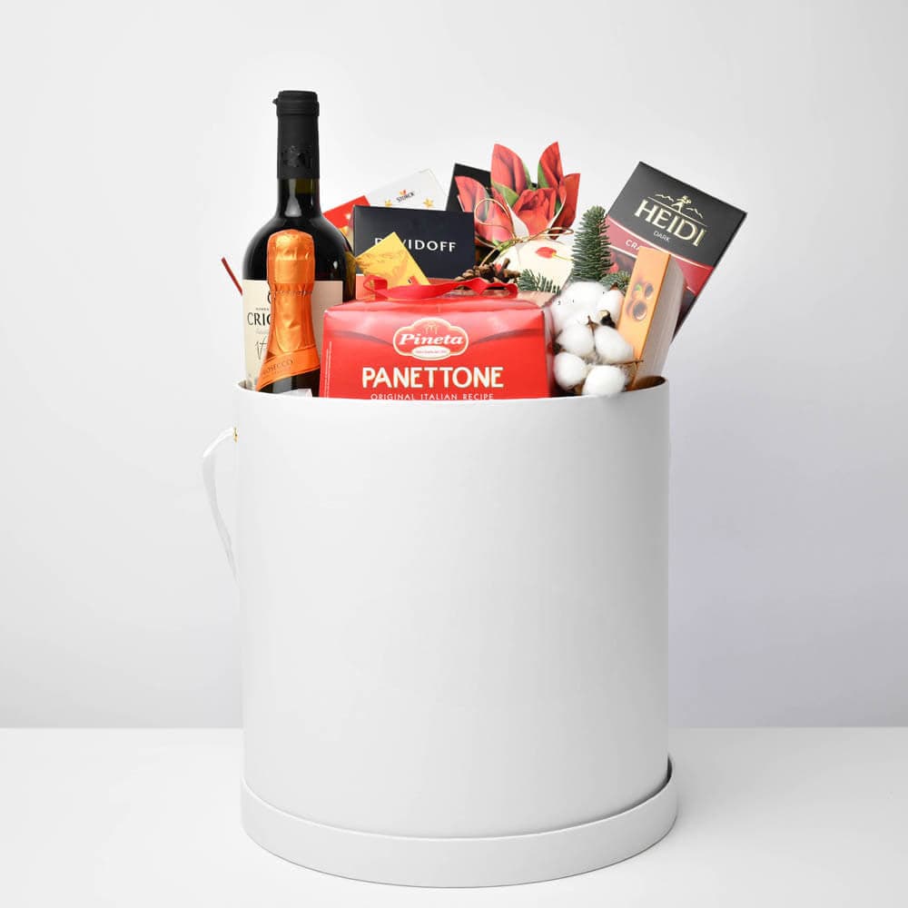 Cutie cadou cu panetonne, ciocolata, bomboane, Prosecco si cafea